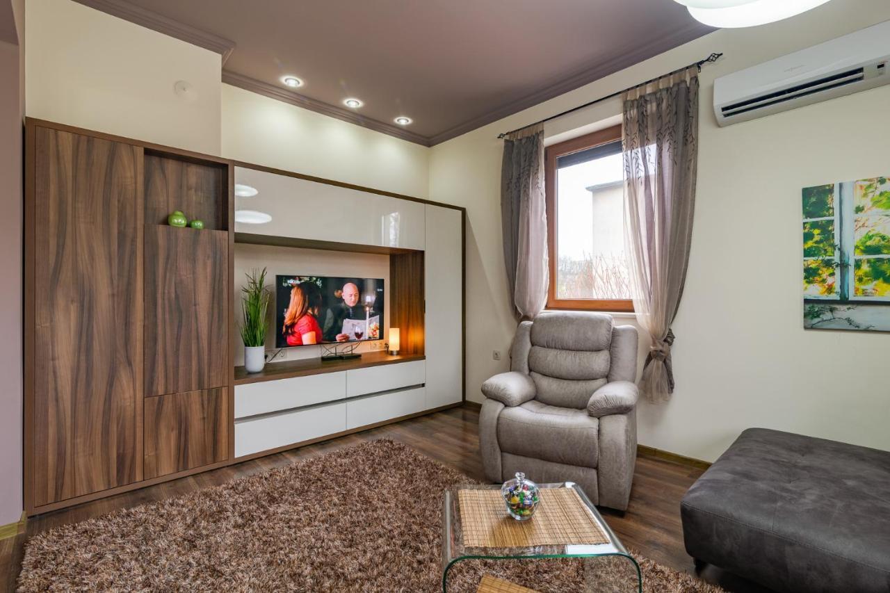Cosy Luxury Flat In The Centrum- 90Sqm - 3 Rooms. Varna Bagian luar foto